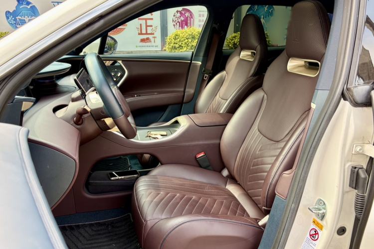 Used Avatr 11 2022 Long-Range Dual-Motor Luxury Edition 5 Seats Left Front Seat