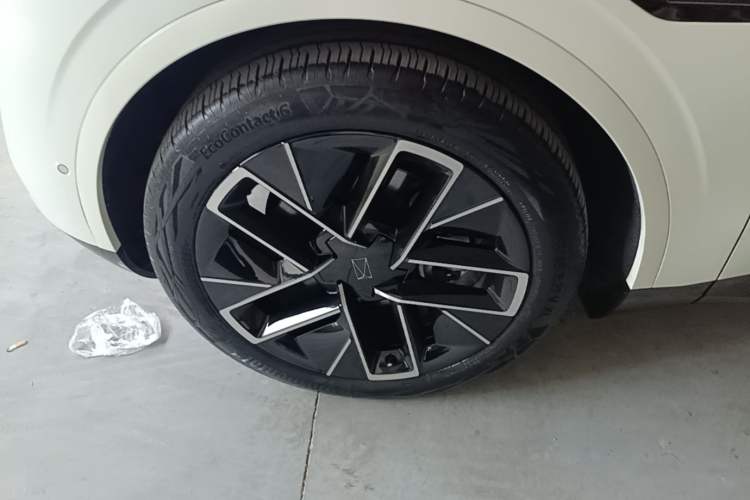 Used Avatr 11 2022 Long-Range Dual-Motor Luxury Edition 5 Seats Left Front Wheel Hub