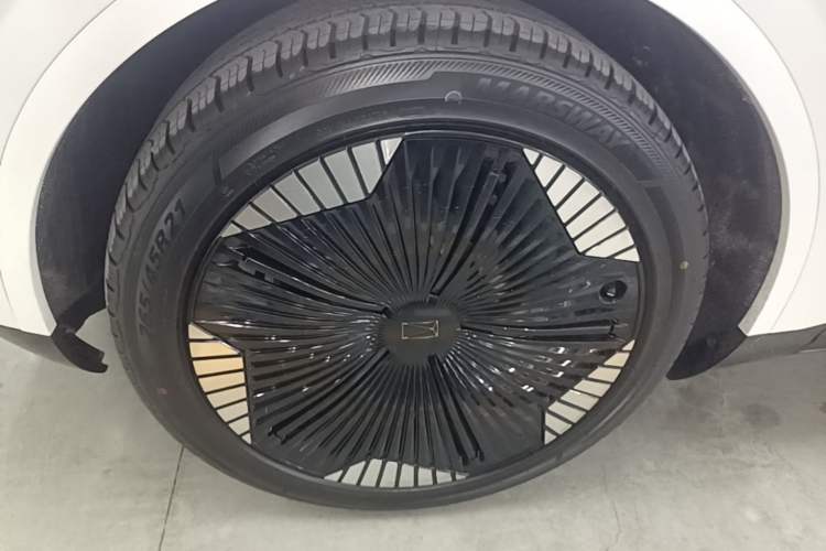 Used Avatr 11 2022 Long-Range Dual-Motor Luxury Edition 5 Seats Left Front Wheel Hub