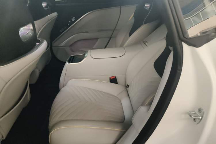 Used Avatr 11 2022 Ultra-Long Range Dual-Motor Luxury Edition 4 Seats Left Rear Seat