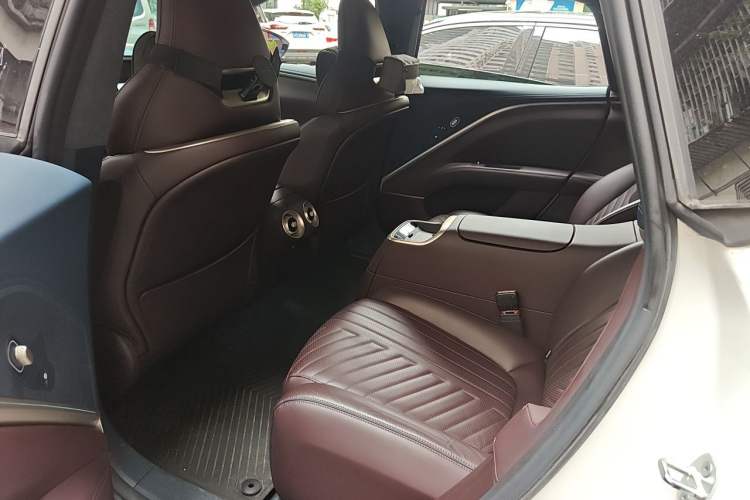 Used Avatr 11 2022 Long-Range Dual-Motor Luxury Edition 4 Seats Left Rear Seat