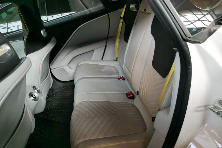 Used Avatr 11 2022 Long-Range Dual-Motor Luxury Edition 4 Seats Left Rear Seat