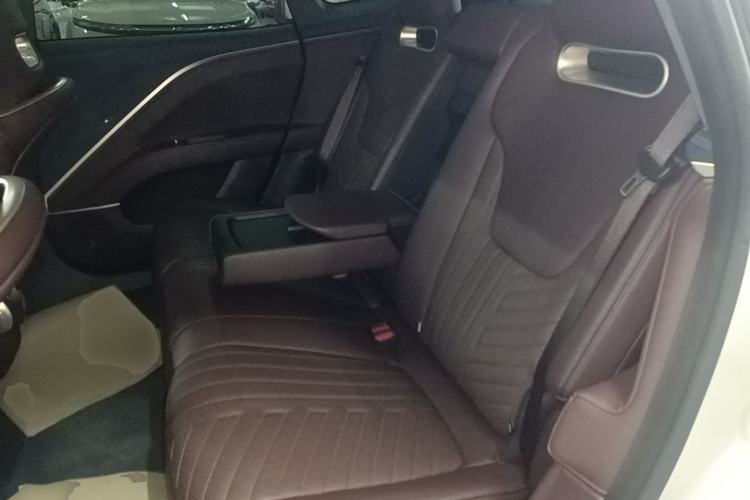 Used Avatr 11 2022 Long-Range Dual-Motor Luxury Edition 5 Seats Left Rear Seat