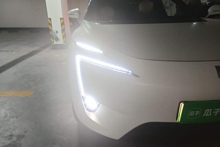 Used Avatr 11 2022 Long-Range Dual-Motor Luxury Edition 5 Seats Right Front Headlight
