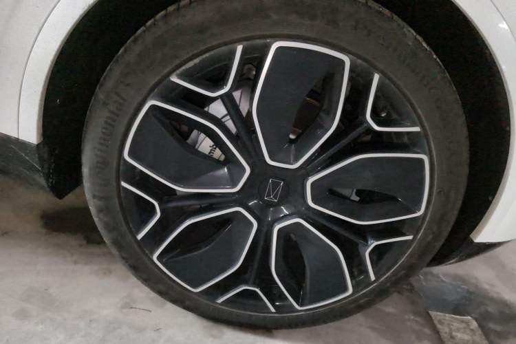 Used Avatr 11 2022 Long-Range Dual-Motor Luxury Edition 5 Seats Right Front Wheel Hub