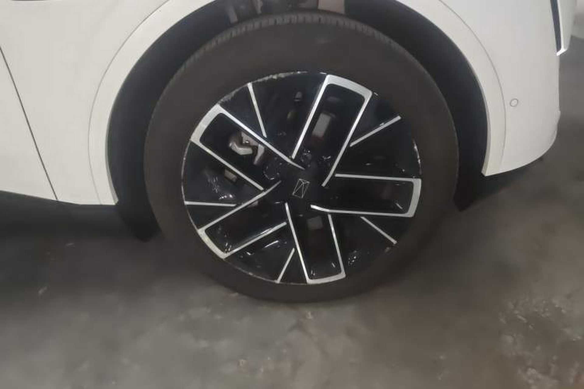 Used Avatr 11 2022 Long-Range Dual-Motor Luxury Edition 5 Seats Right Front Wheel Hub