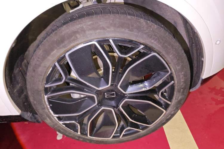 Used Avatr 11 2022 Long-Range Dual-Motor Luxury Edition 5 Seats Right Front Wheel Hub
