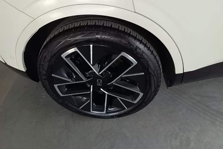 Used Avatr 11 2022 Long-Range Dual-Motor Luxury Edition 5 Seats Right Rear Wheel Hub