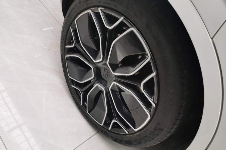 Used Avatr 11 2022 Long-Range Dual-Motor Luxury Edition 4 Seats Right Rear Wheel Hub