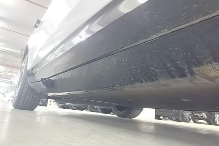 Used Avatr 11 2022 Long-Range Dual-Motor Luxury Edition 5 Seats Right Side Sill