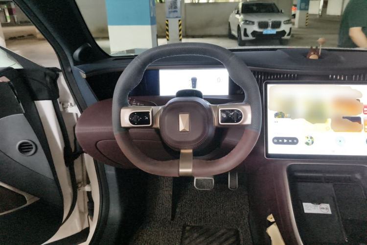 Used Avatr 11 2022 Long-Range Dual-Motor Luxury Edition 5 Seats Steering Wheel