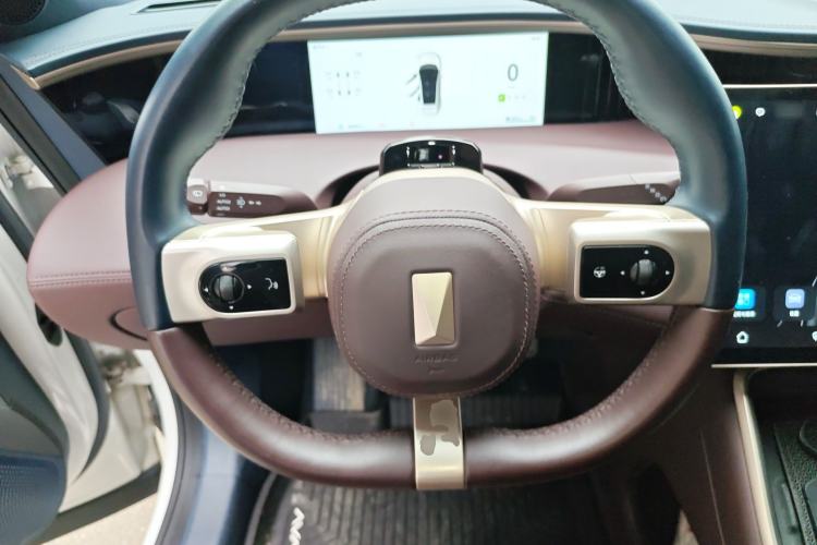Used Avatr 11 2022 Long-Range Dual-Motor Luxury Edition 5 Seats Steering Wheel