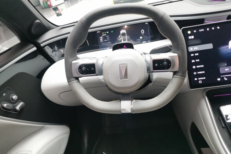 Used Avatr 11 2022 Long-Range Dual-Motor Luxury Edition 4 Seats Steering Wheel