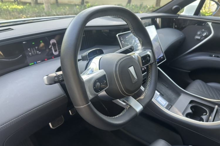 Used Avatr 11 2022 Long-Range Dual-Motor Luxury Edition 5 Seats Steering Wheel