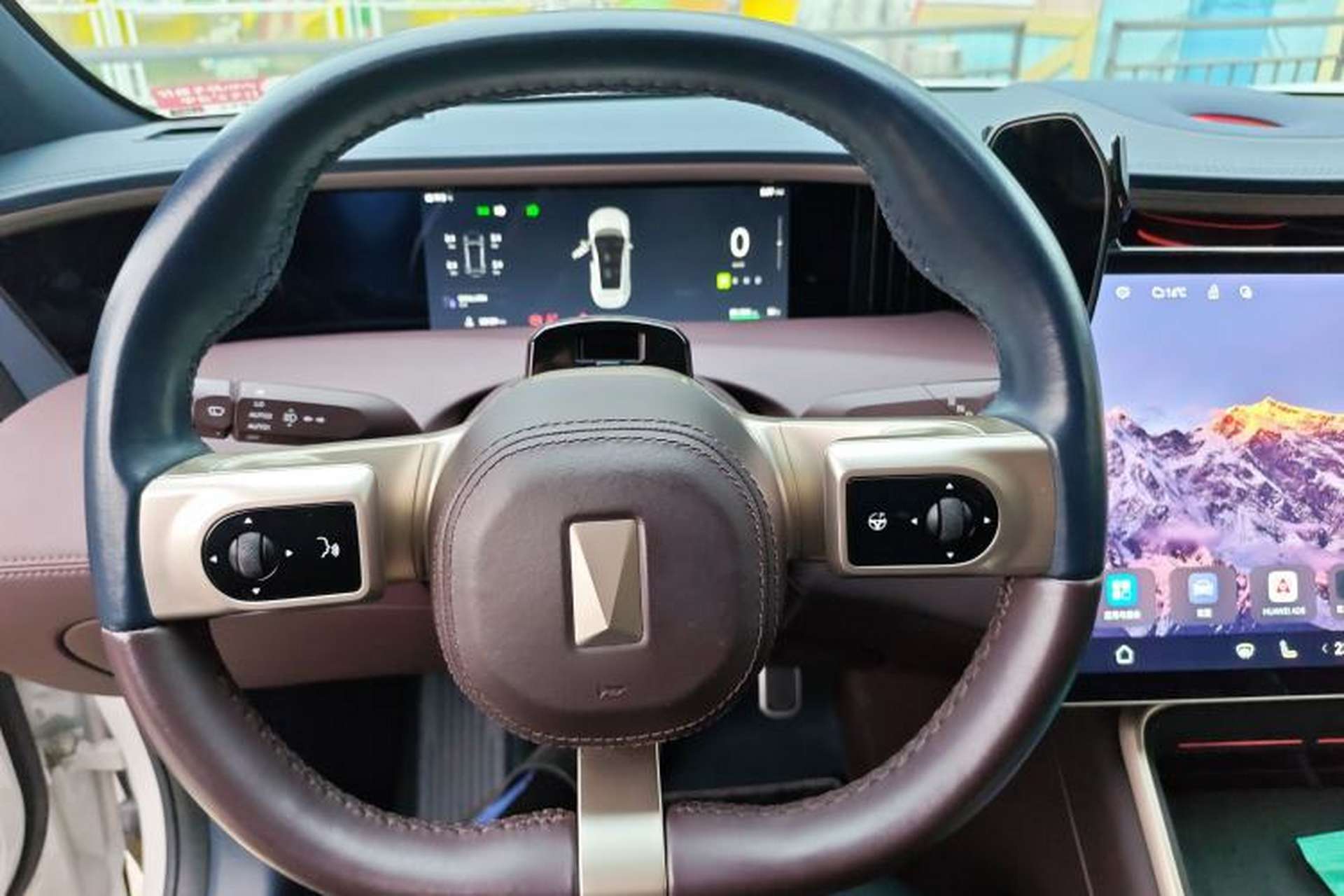 Used Avatr 11 2022 Long-Range Dual-Motor Luxury Edition 5 Seats Steering Wheel