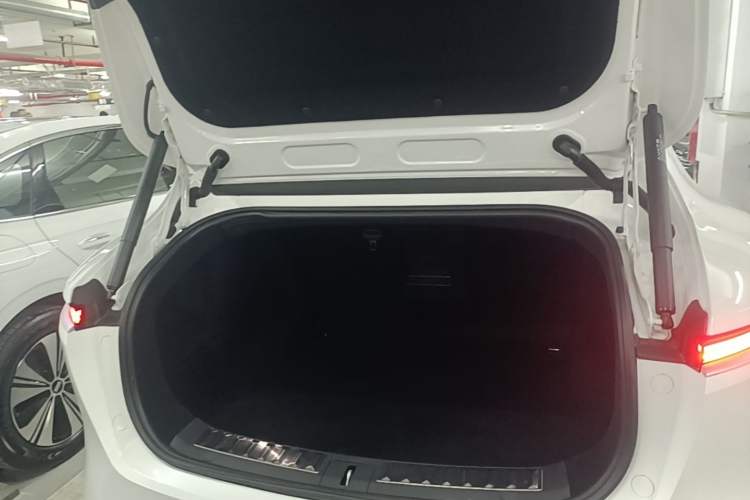 Used Avatr 11 2022 Long-Range Dual-Motor Version 5 Seats Trunk