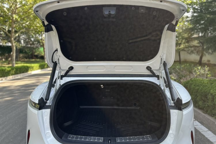 Used Avatr 11 2022 Long-Range Dual-Motor Luxury Edition 5 Seats Trunk