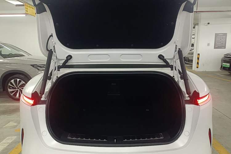 Used Avatr 11 2022 Long-Range Dual-Motor Luxury Edition 5 Seats Trunk