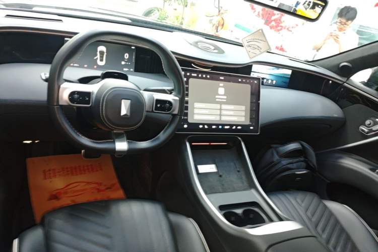 Used Avatr 11 2023 HarmonyOS Edition Smart Enjoyment Upgrade Model 90-Degree Luxury Edition Center Console