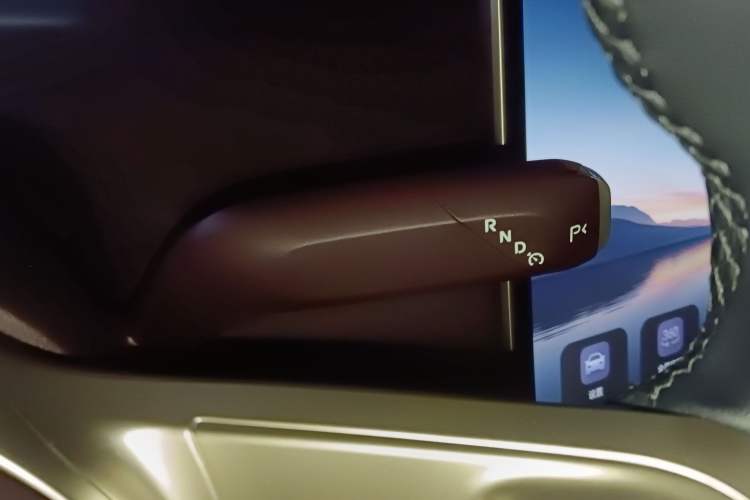Used Avatr 11 2023 Harmony 116° Luxury Edition Gear Lever
