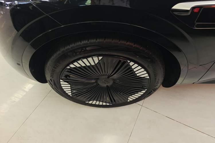 Used Avatr 11 2023 Harmony 90° Four-Wheel Drive Version Left Front Wheel Hub