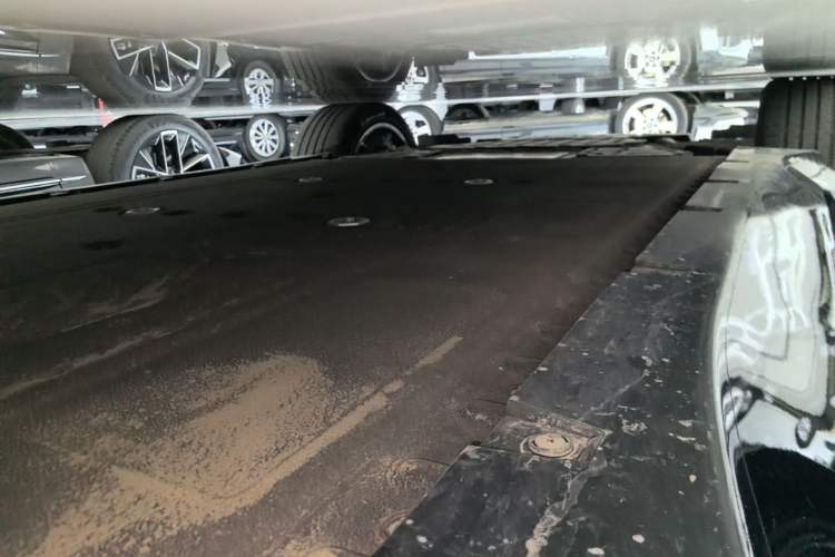 Used Avatr 11 2023 Harmony 90-degree Rear-wheel Drive Business Edition Left Side Sill