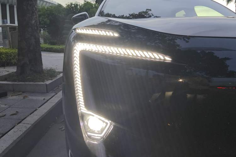 Used Avatr 11 2023 Harmony 90° Four-Wheel Drive Version Right Front Headlight