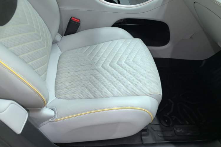 Used Avatr 11 2023 Harmony 90-degree Rear-wheel Drive Business Edition Right Front Seat