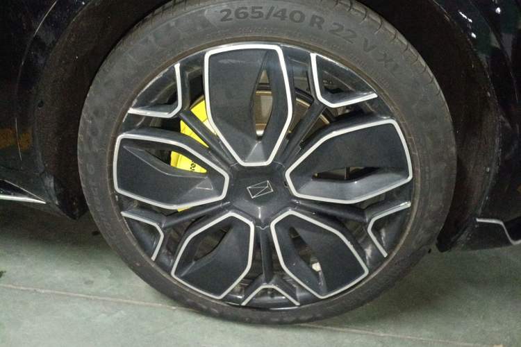 Used Avatr 11 2023 Harmony 90° Luxury Edition Right Front Wheel Hub