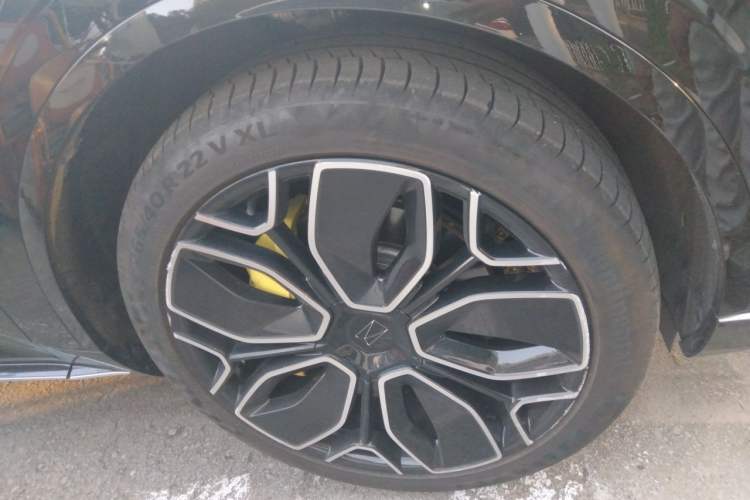 Used Avatr 11 2023 Harmony 90° Luxury Edition Right Front Wheel Hub