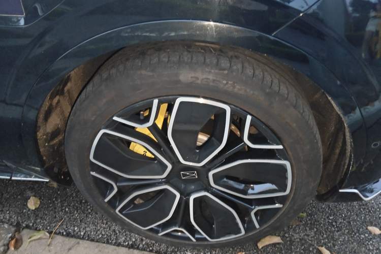 Used Avatr 11 2023 Harmony 90° Four-Wheel Drive Version Right Front Wheel Hub