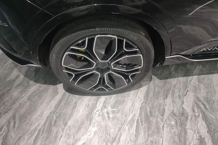 Used Avatr 11 2023 Harmony 90° Luxury Edition Right Rear Wheel Hub