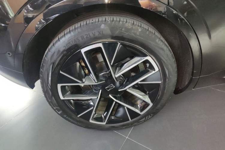 Used Avatr 11 2023 Harmony 90° Four-Wheel Drive Version Right Rear Wheel Hub