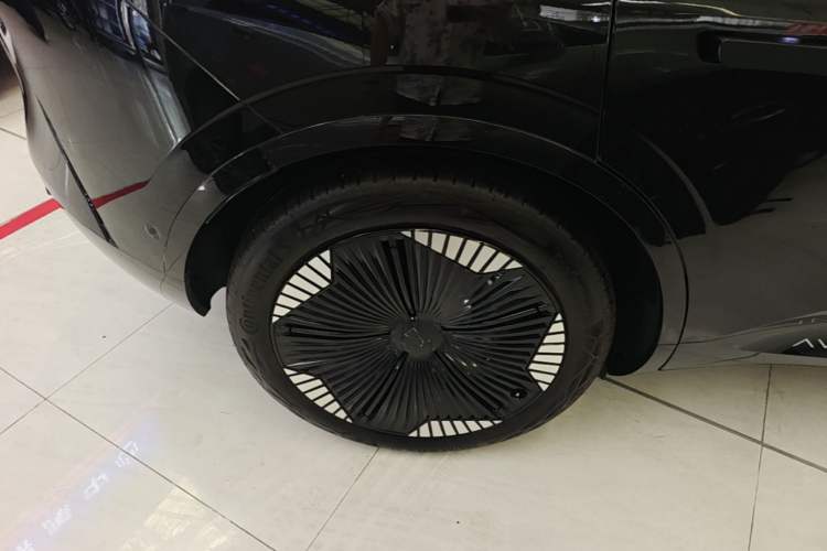 Used Avatr 11 2023 Harmony 90° Four-Wheel Drive Version Right Rear Wheel Hub
