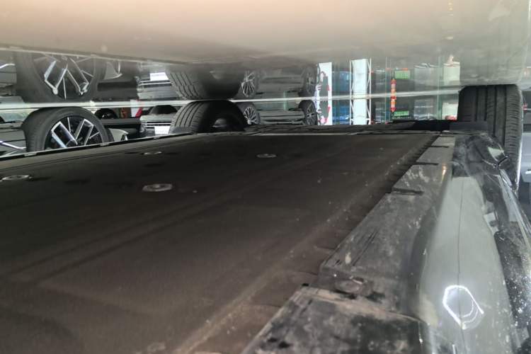 Used Avatr 11 2023 Harmony 90-degree Rear-wheel Drive Business Edition Right Side Sill
