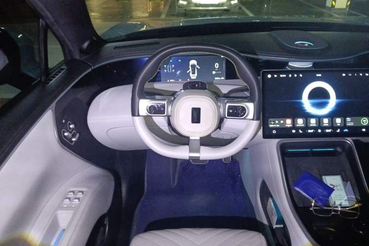 Used Avatr 11 2023 Long-Range Single-Motor Version 5 Seats Steering Wheel