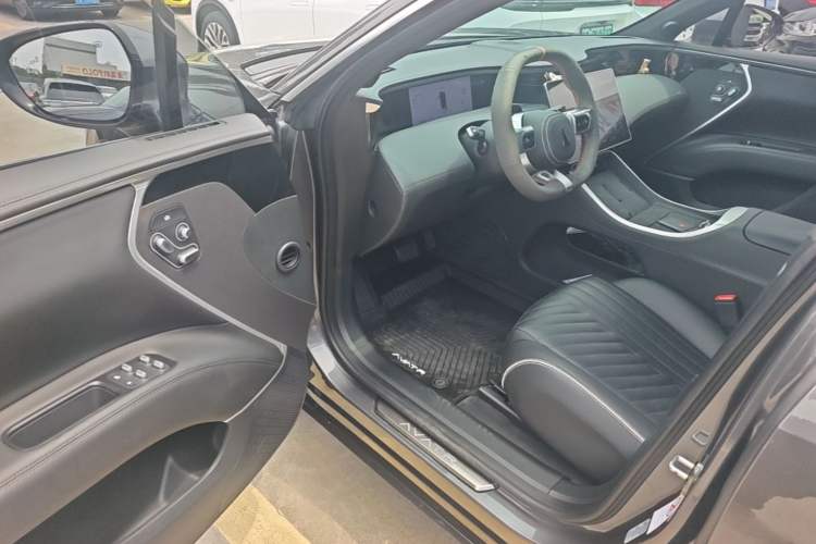 Used Avatr 11 2023 HarmonyOS Version Smart Enjoyment Upgrade Model 90-Degree Rear-Wheel Drive Edition Driver Seat