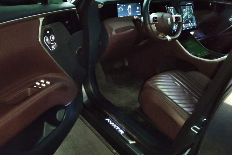 Used Avatr 11 2023 HarmonyOS Version Smart Enjoyment Upgrade Model 90-Degree Rear-Wheel Drive Edition Driver Seat