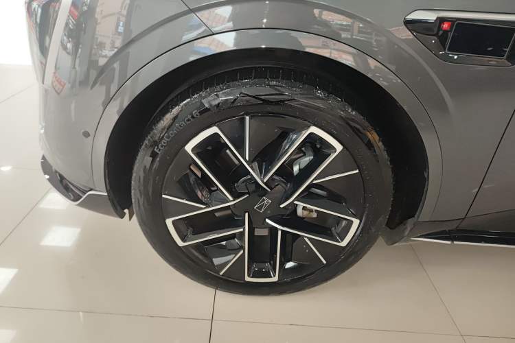 Used Avatr 11 2023 HarmonyOS Version Smart Enjoyment Upgrade Model 90-Degree Rear-Wheel Drive Edition Exterior 4