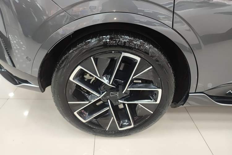 Used Avatr 11 2023 HarmonyOS Version Smart Enjoyment Upgrade Model 90-Degree Rear-Wheel Drive Edition Exterior 5