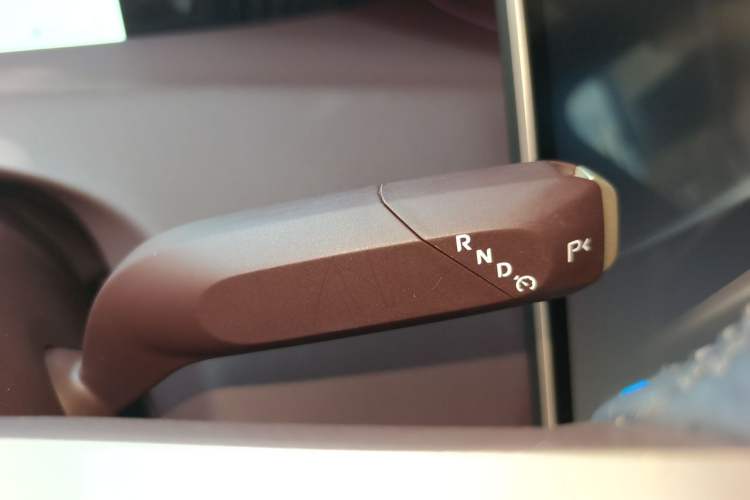 Used Avatr 11 2023 Harmony 116° Luxury Edition Gear Lever