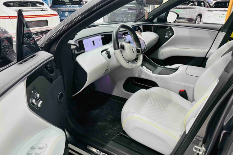 Used Avatr 11 2023 Harmony 90-degree Rear-wheel Drive Edition Interior 3