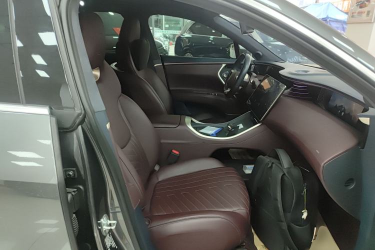 Used Avatr 11 2023 HarmonyOS Version Smart Enjoyment Upgrade Model 90-Degree Rear-Wheel Drive Edition Right Front Seat