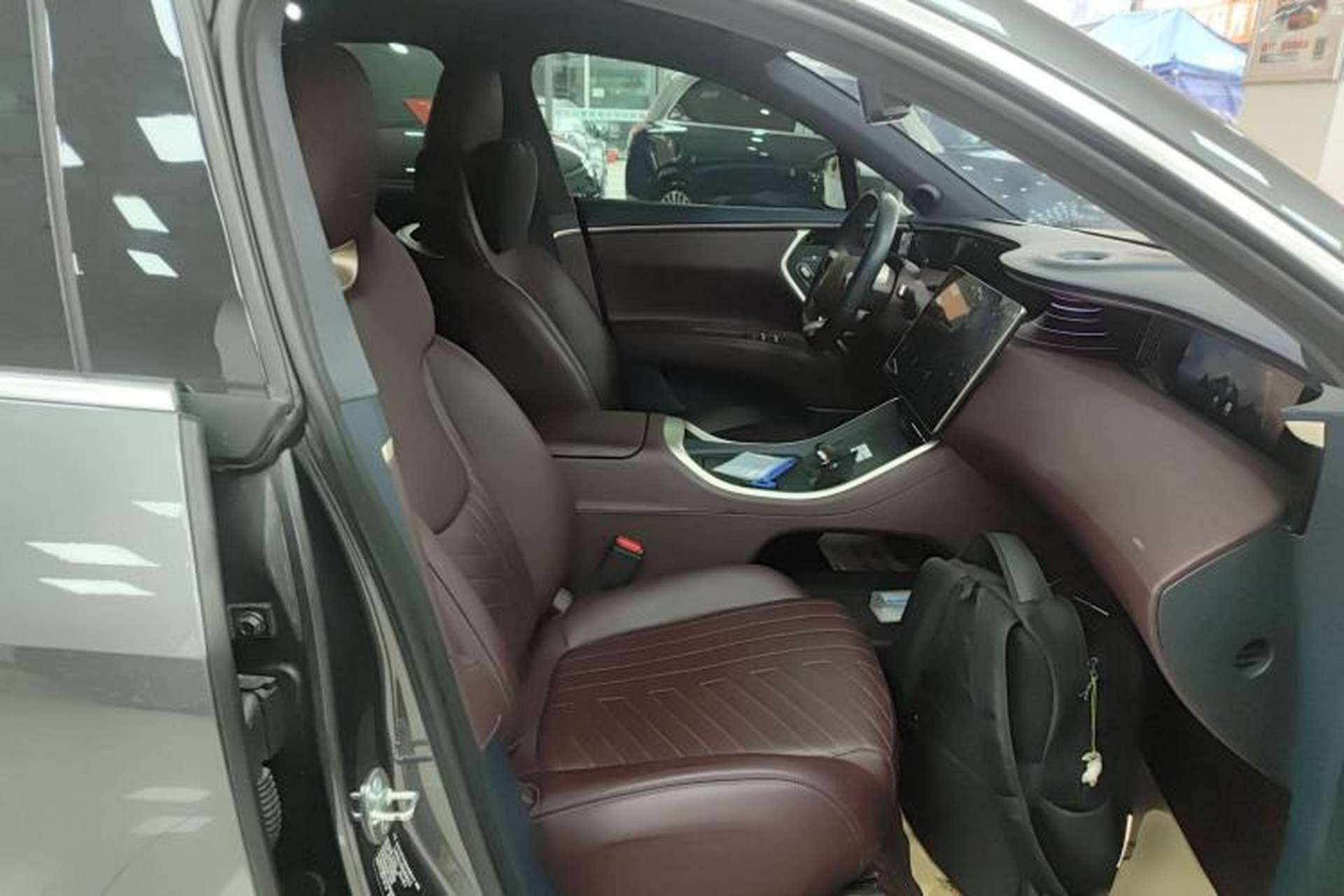 Used Avatr 11 2023 HarmonyOS Version Smart Enjoyment Upgrade Model 90-Degree Rear-Wheel Drive Edition Right Front Seat