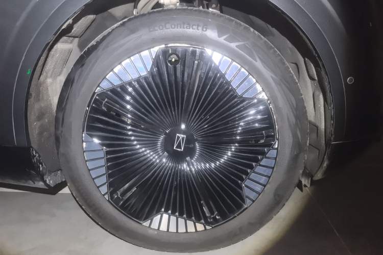 Used Avatr 11 2023 Harmony 90-degree Rear-wheel Drive Edition Right Front Wheel Hub