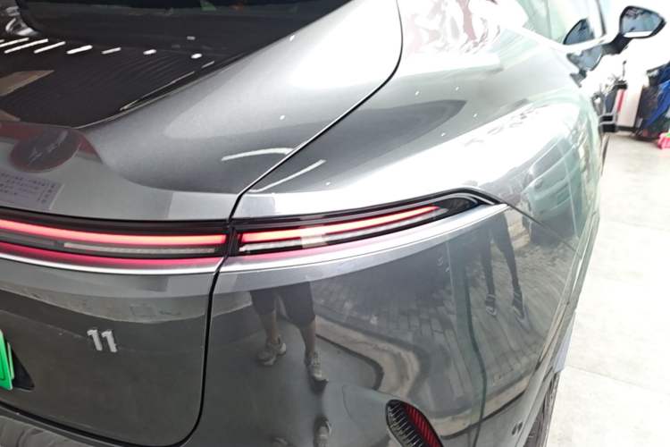 Used Avatr 11 2023 Harmony 90-degree Rear-wheel Drive Edition Right Rear Taillight