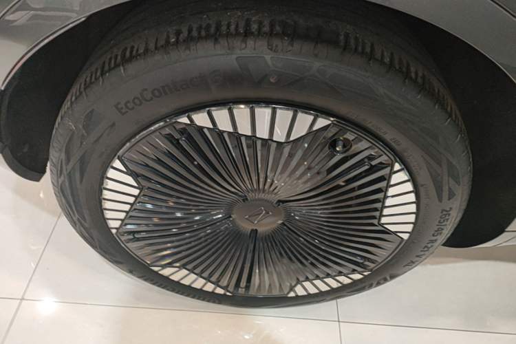 Used Avatr 11 2023 Harmony 90-degree Rear-wheel Drive Edition Right Rear Wheel Hub