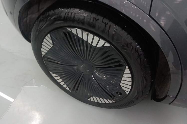 Used Avatr 11 2023 Harmony 90-degree Rear-wheel Drive Edition Right Rear Wheel Hub