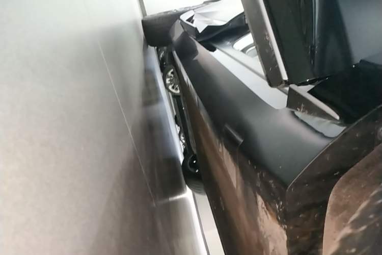 Used Avatr 11 2023 Harmony 90° Luxury Edition Right Side Sill