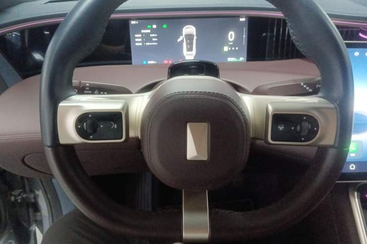 Used Avatr 11 2023 Harmony 90-degree Rear-wheel Drive Edition Steering Wheel
